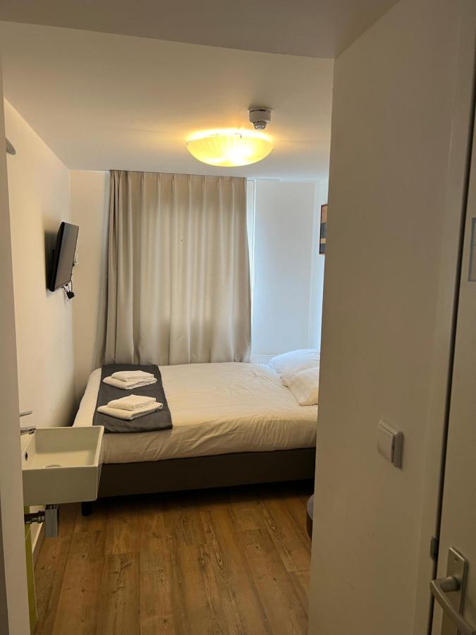 Max Hotel Amsterdam Bagian luar foto