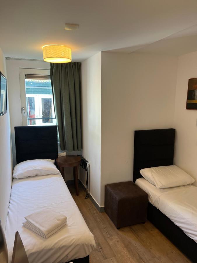 Max Hotel Amsterdam Bagian luar foto